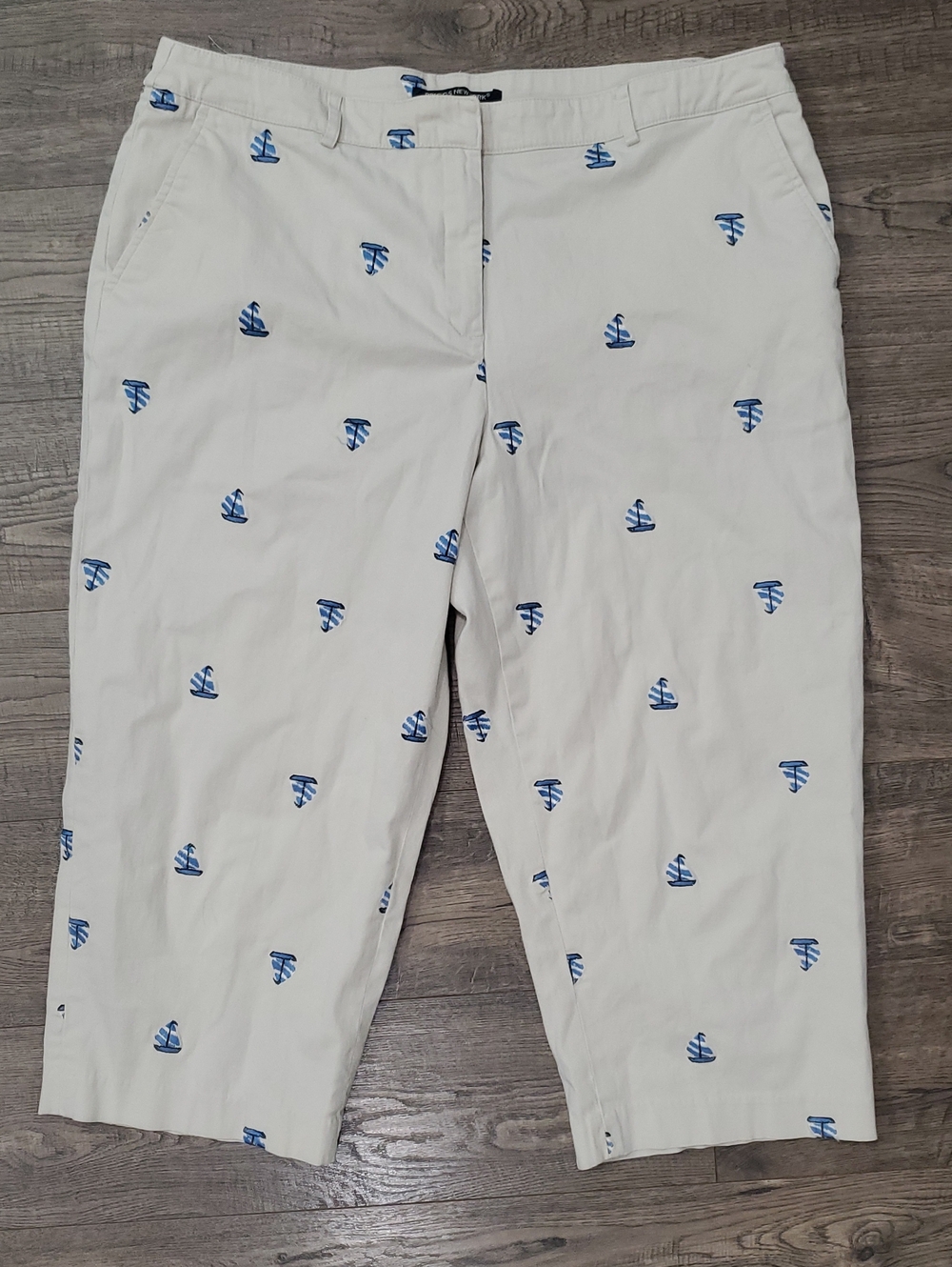 Briggs New York Cream Cropped Pants with Blue Embroidered Sailboats